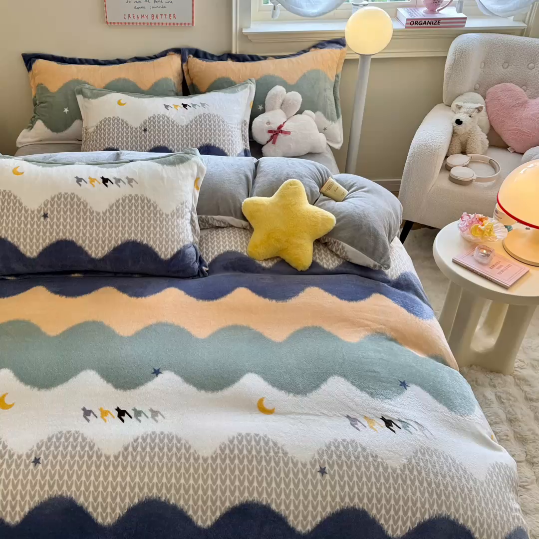 91家纺网 家纺一手货源 找家纺 名兮家居 2025新款卡通时尚风高克重印花牛奶绒四件套 乘风破浪