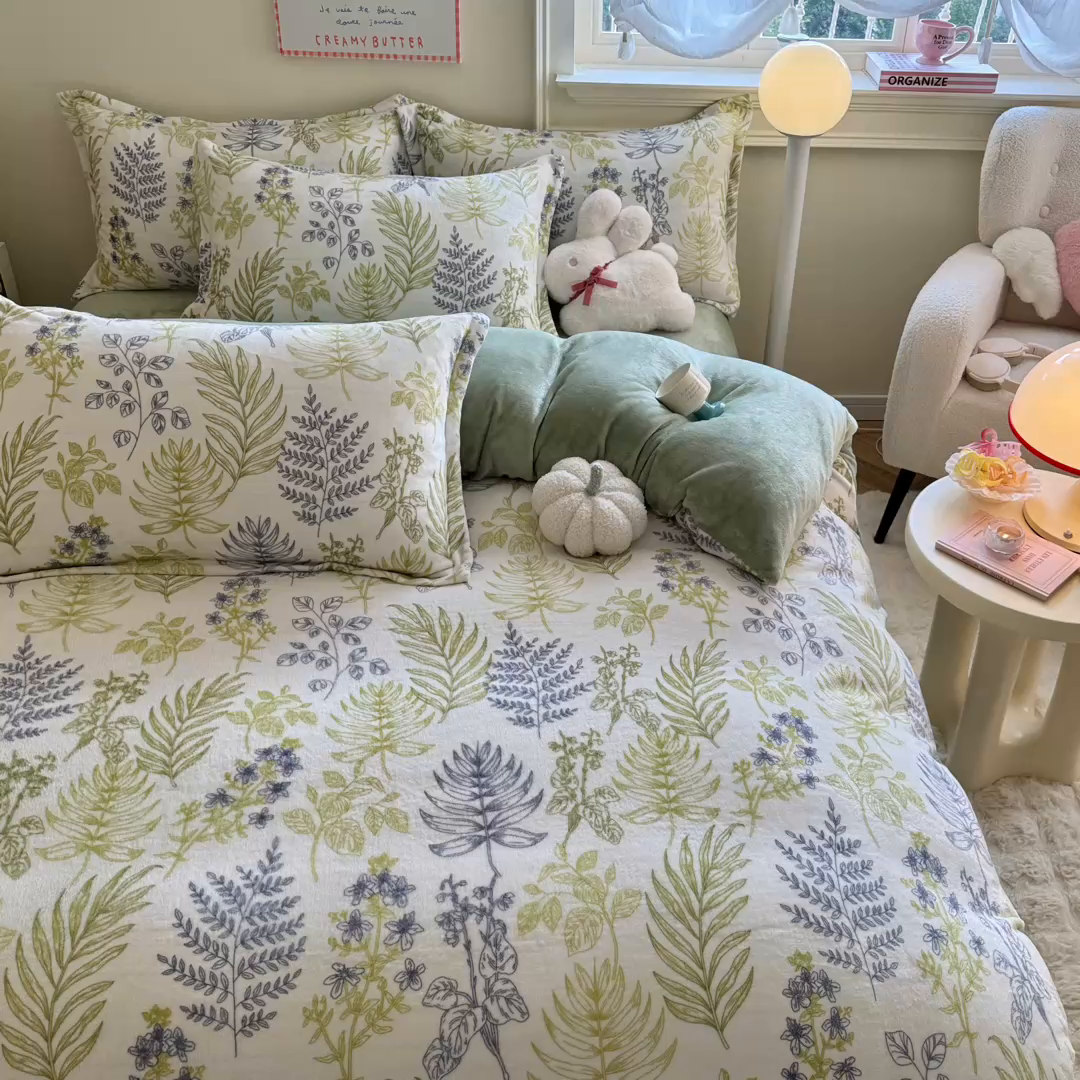 91家纺网 家纺一手货源 找家纺 名兮家居 2025新款卡通时尚风高克重印花牛奶绒四件套 清新物语