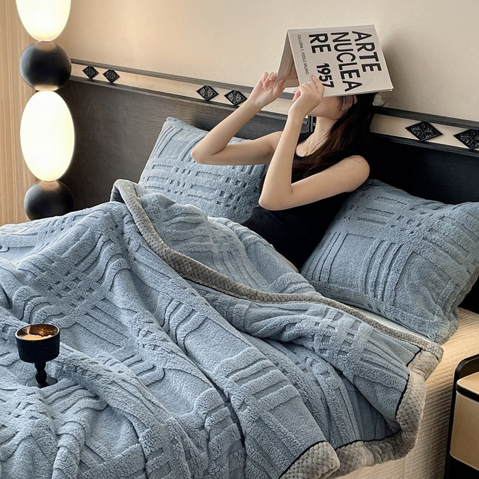 91家纺网 家纺一手货源 找家纺 欧邦 2025新款包边舒棉绒双面绒毛毯-格调系列 格调-觅蓝