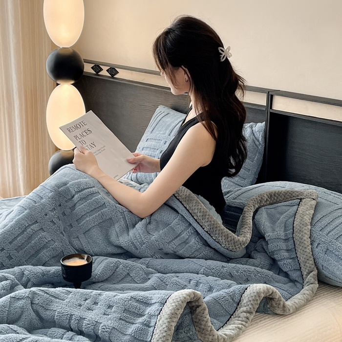 91家纺网 家纺一手货源 找家纺 欧邦 2025新款包边舒棉绒双面绒毛毯-格调系列 格调-觅蓝