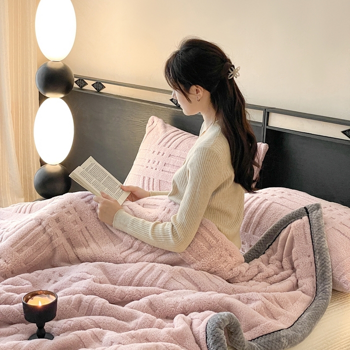 91家纺网 家纺一手货源 找家纺 欧邦 2025新款包边舒棉绒双面绒毛毯-格调系列 格调-蜜粉