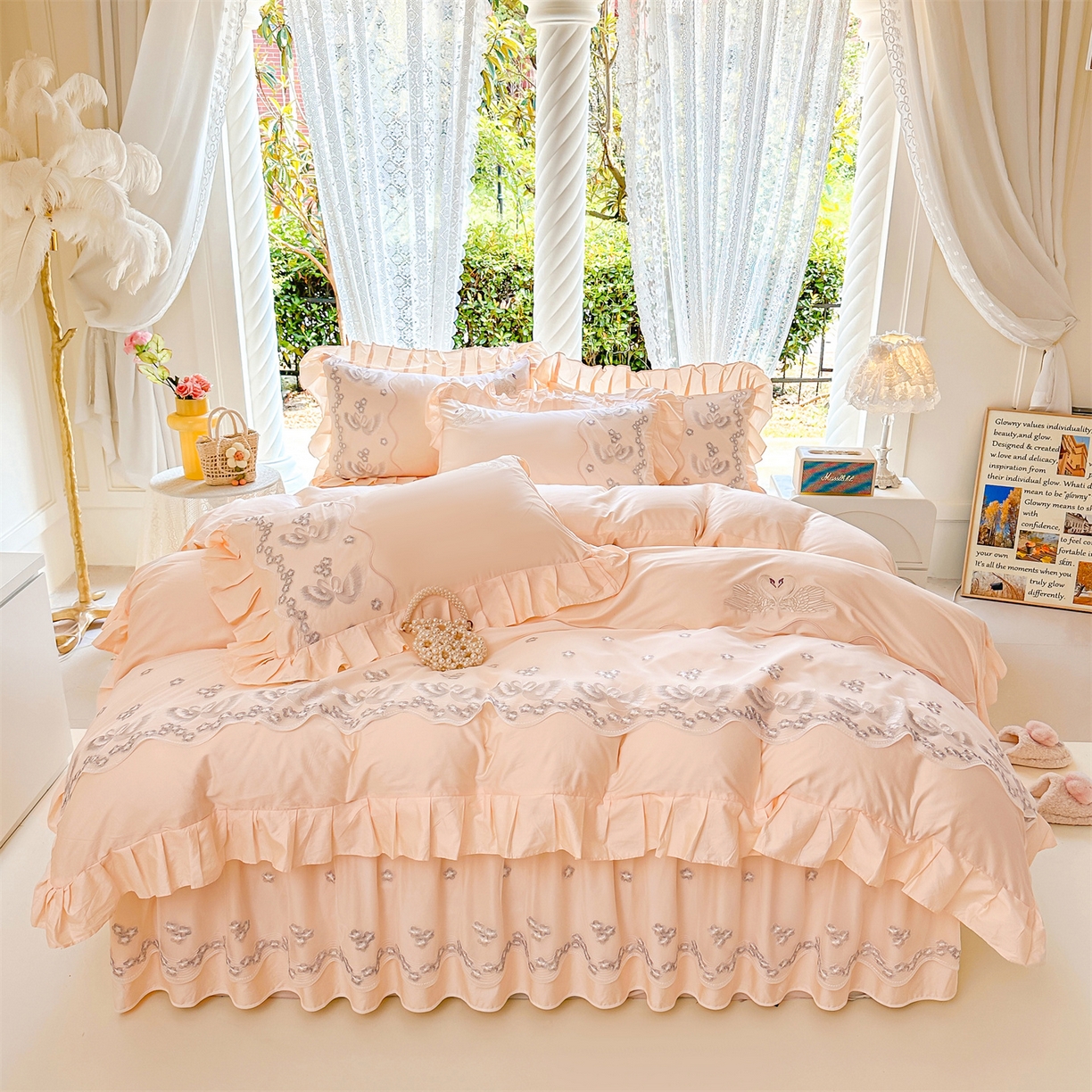 91家纺网 家纺一手货源 找家纺 （总）宜凡家纺 2025新款长绒棉绣花夹棉床裙四件套--天鹅之吻系列