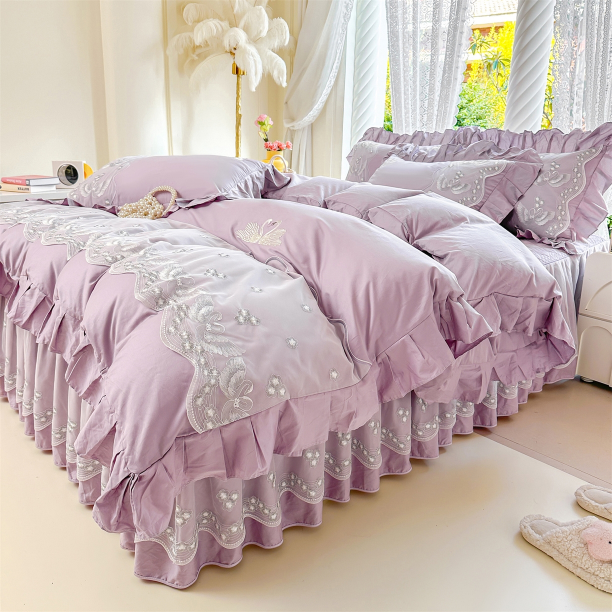 91家纺网 家纺一手货源 找家纺 宜凡家纺 2025新款长绒棉绣花夹棉床裙四件套--天鹅之吻系列 天鹅之吻-香芋紫