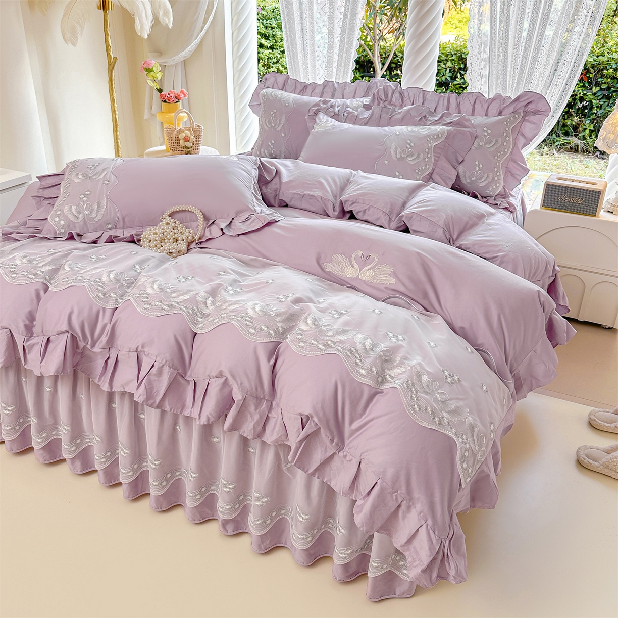 91家纺网 家纺一手货源 找家纺 宜凡家纺 2025新款长绒棉绣花夹棉床裙四件套--天鹅之吻系列 天鹅之吻-香芋紫