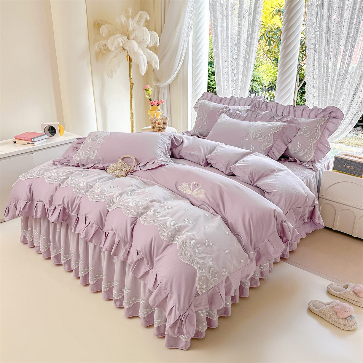 91家纺网 家纺一手货源 找家纺 宜凡家纺 2025新款长绒棉绣花夹棉床裙四件套--天鹅之吻系列 天鹅之吻-香芋紫