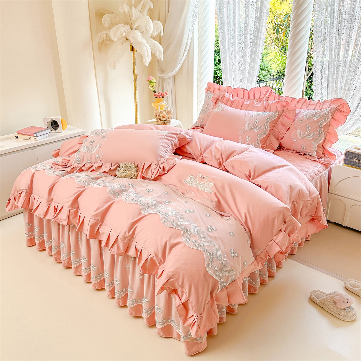 宜凡家纺 2025新款长绒棉绣花夹棉床裙四件套--天鹅之吻系列 天鹅之吻-蜜粉