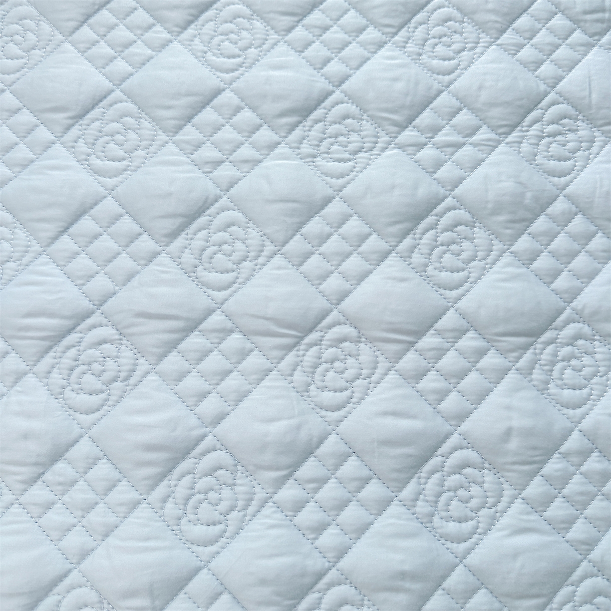 91家纺网 家纺一手货源 找家纺 宜凡家纺 2025新款长绒棉绣花夹棉床裙四件套--天鹅之吻系列 天鹅之吻-蔚蓝