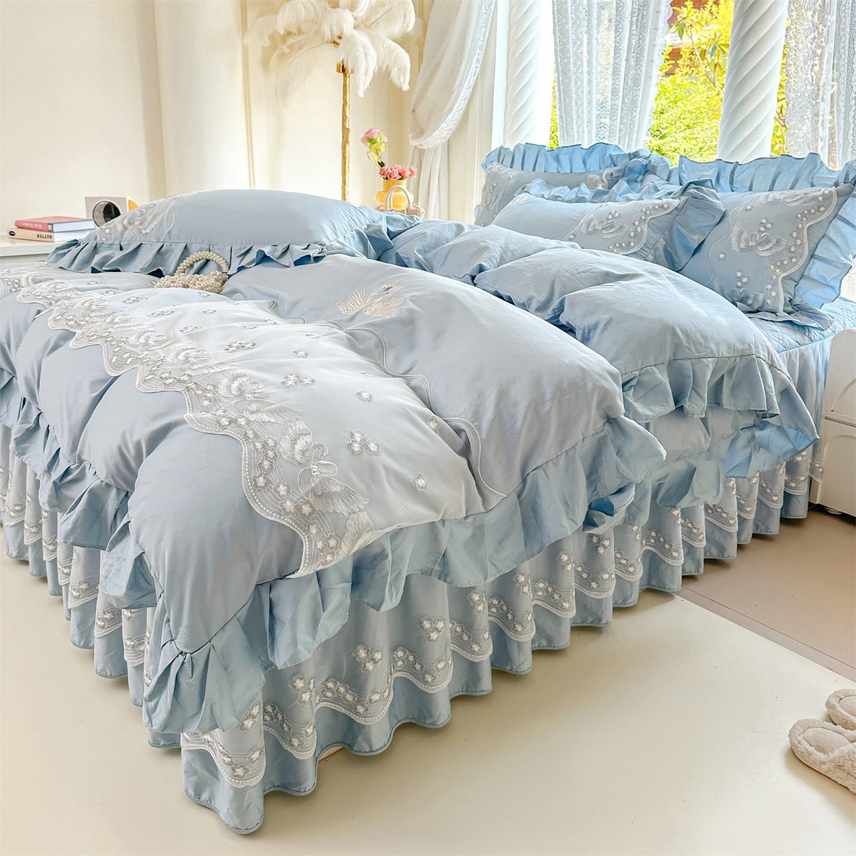 91家纺网 家纺一手货源 找家纺 宜凡家纺 2025新款长绒棉绣花夹棉床裙四件套--天鹅之吻系列 天鹅之吻-蔚蓝
