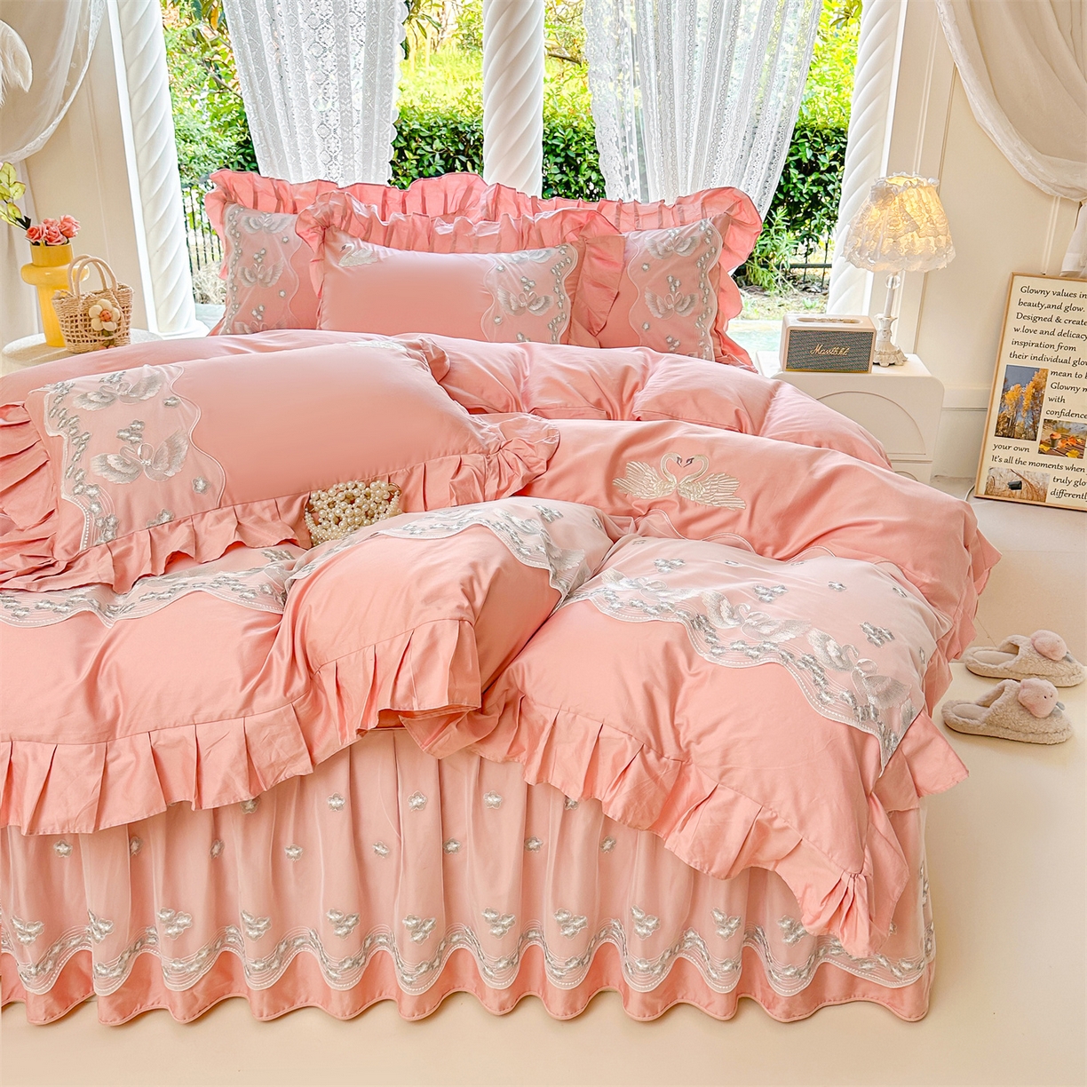 91家纺网 家纺一手货源 找家纺 宜凡家纺 2025新款长绒棉绣花夹棉床裙四件套--天鹅之吻系列 天鹅之吻-蜜粉