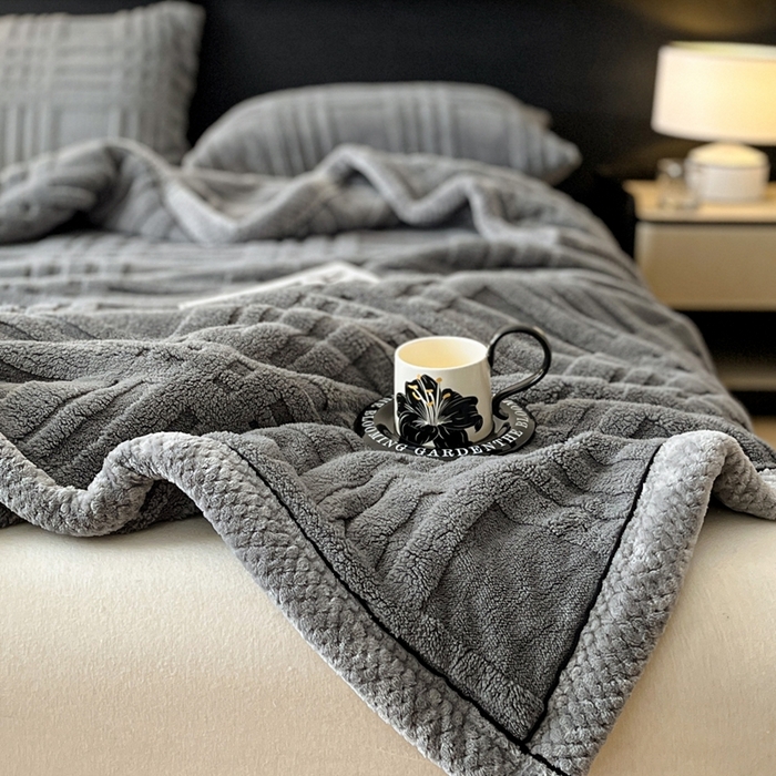 91家纺网 家纺一手货源 找家纺 欧邦 2025新款包边舒棉绒双面绒毛毯-格调系列 格调-雅灰