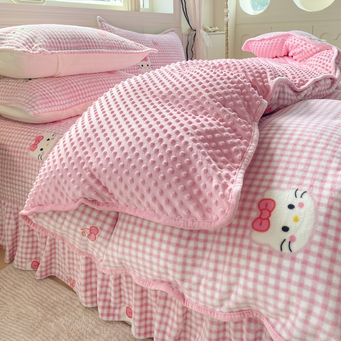 91家纺网 家纺一手货源 找家纺 （总）梦可莱家居 2025秋冬新品豆豆绒床盖大花边四件套