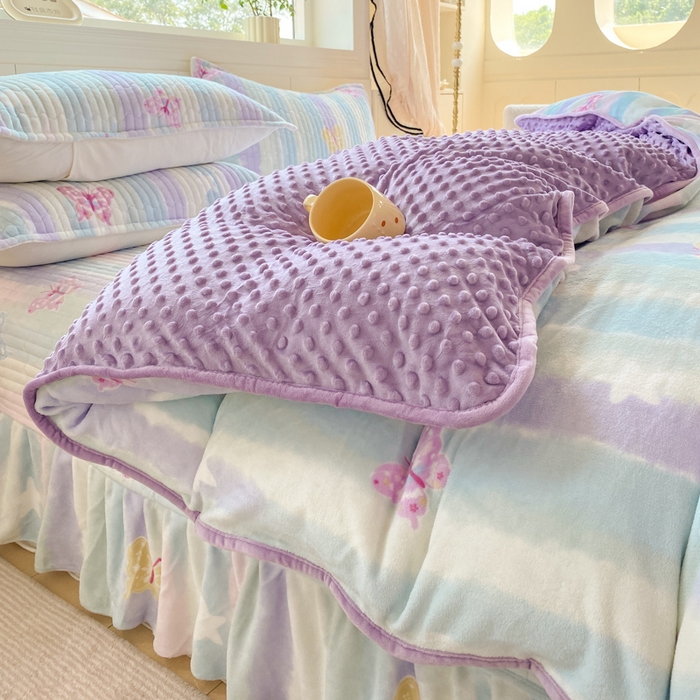 91家纺网 家纺一手货源 找家纺 （总）梦可莱家居 2025秋冬新品豆豆绒床盖大花边四件套