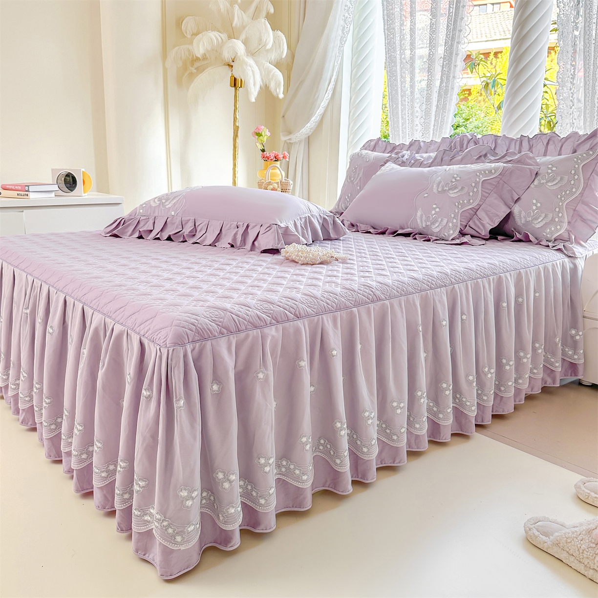 91家纺网 家纺一手货源 找家纺 （总）宜凡家纺 2025新款长绒棉绣花夹棉床裙三件套--天鹅之吻系列