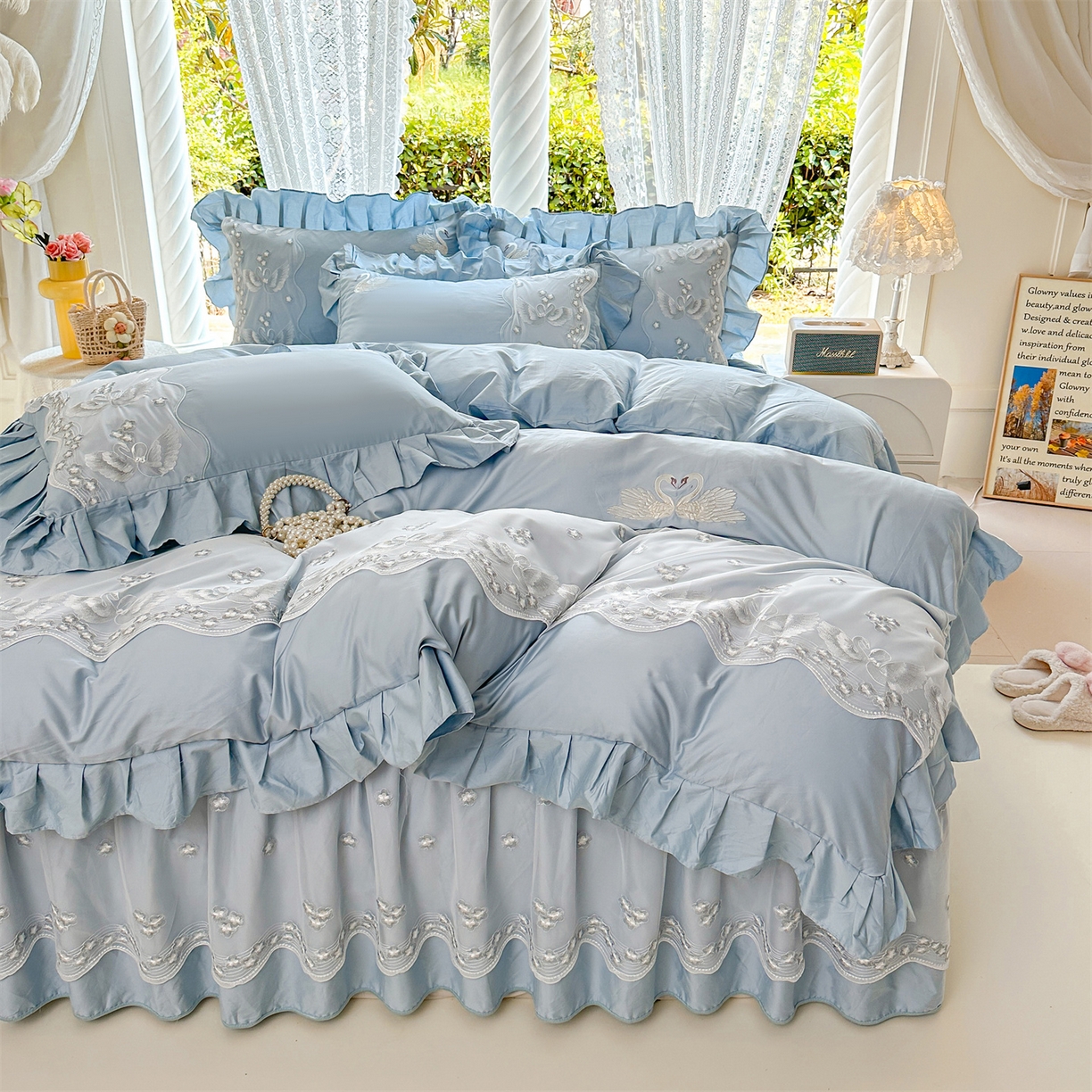 91家纺网 家纺一手货源 找家纺 宜凡家纺 2025新款长绒棉绣花夹棉床裙三件套--天鹅之吻系列 天鹅之吻-蔚蓝