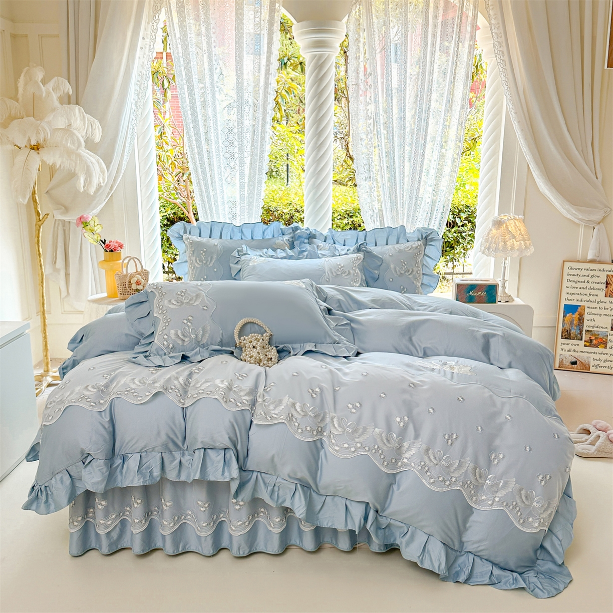 91家纺网 家纺一手货源 找家纺 宜凡家纺 2025新款长绒棉绣花夹棉床裙三件套--天鹅之吻系列 天鹅之吻-蔚蓝