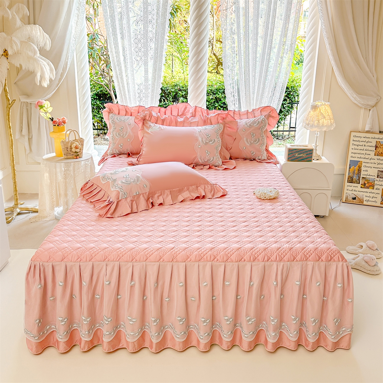 91家纺网 家纺一手货源 找家纺 宜凡家纺 2025新款长绒棉绣花夹棉床裙三件套--天鹅之吻系列 天鹅之吻-蜜粉