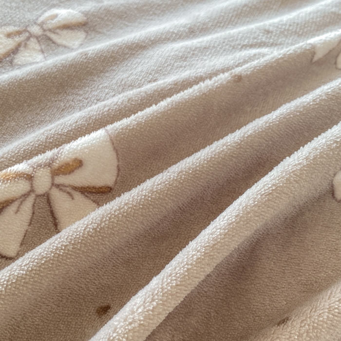 91家纺网 家纺一手货源 找家纺 梦可莱家居 2025秋冬新品豆豆绒床盖大花边四件套 白色蝴蝶结卡