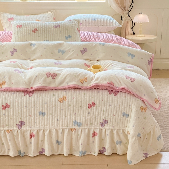 91家纺网 家纺一手货源 找家纺 梦可莱家居 2025秋冬新品豆豆绒床盖大花边四件套 彩色蝴蝶结