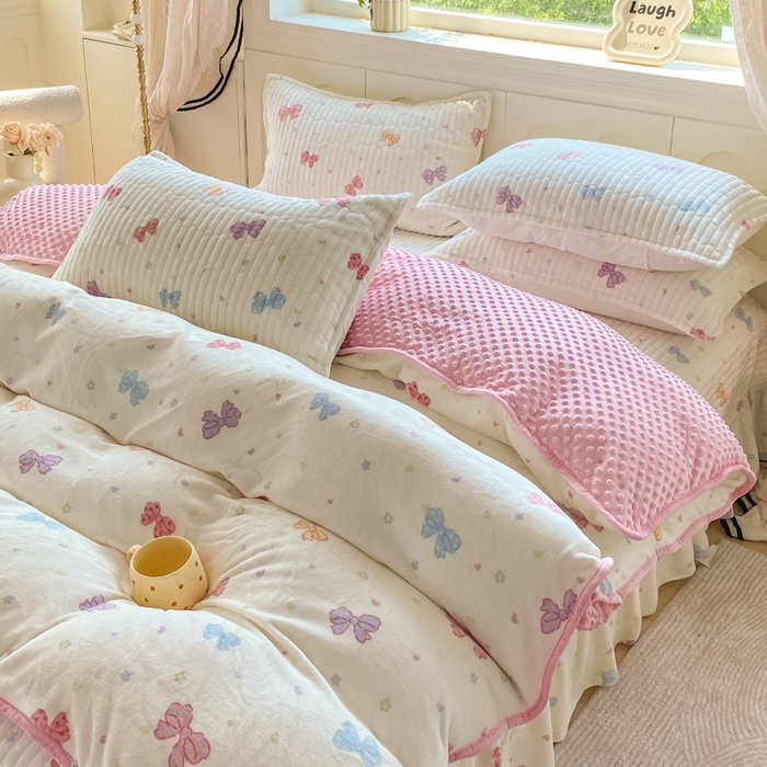 91家纺网 家纺一手货源 找家纺 梦可莱家居 2025秋冬新品豆豆绒床盖大花边四件套 彩色蝴蝶结