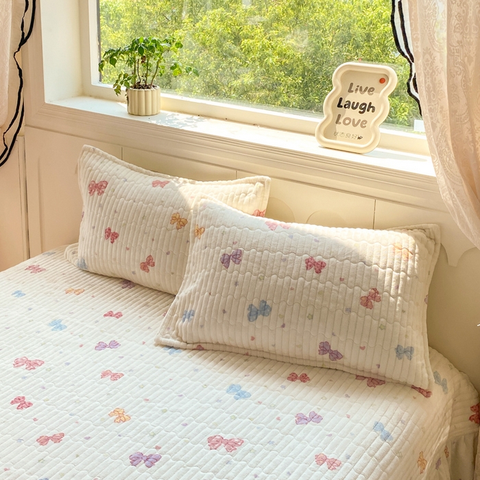 91家纺网 家纺一手货源 找家纺 梦可莱家居 2025秋冬新品豆豆绒床盖大花边四件套 彩色蝴蝶结