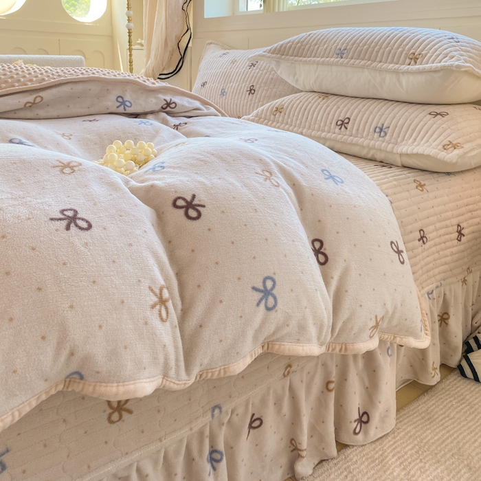 91家纺网 家纺一手货源 找家纺 梦可莱家居 2025秋冬新品豆豆绒床盖大花边四件套 蝶恋卡