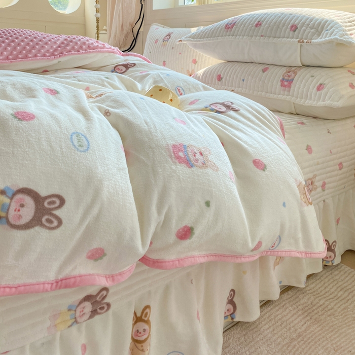 91家纺网 家纺一手货源 找家纺 梦可莱家居 2025秋冬新品豆豆绒床盖大花边四件套 多拉拉