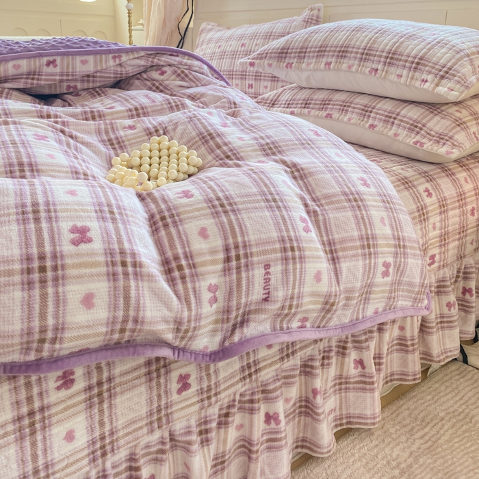 91家纺网 家纺一手货源 找家纺 梦可莱家居 2025秋冬新品豆豆绒床盖大花边四件套 格子蝴蝶梦