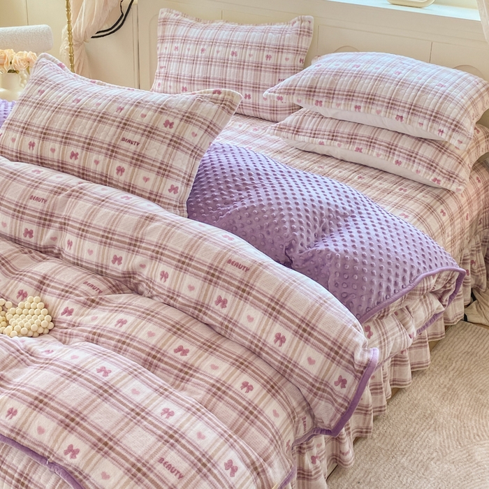 91家纺网 家纺一手货源 找家纺 梦可莱家居 2025秋冬新品豆豆绒床盖大花边四件套 格子蝴蝶梦