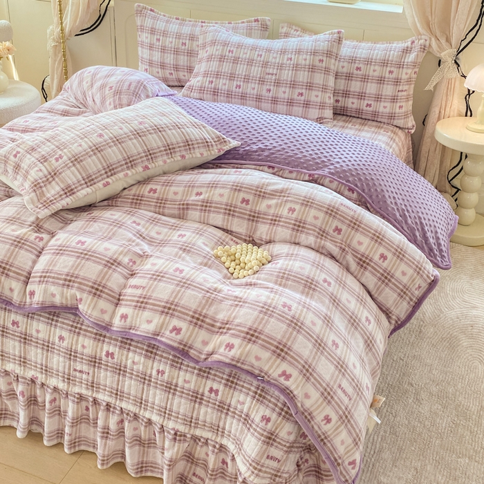 91家纺网 家纺一手货源 找家纺 梦可莱家居 2025秋冬新品豆豆绒床盖大花边四件套 格子蝴蝶梦