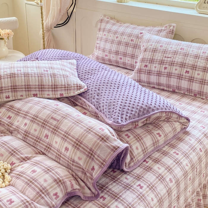 91家纺网 家纺一手货源 找家纺 梦可莱家居 2025秋冬新品豆豆绒床盖大花边四件套 格子蝴蝶梦