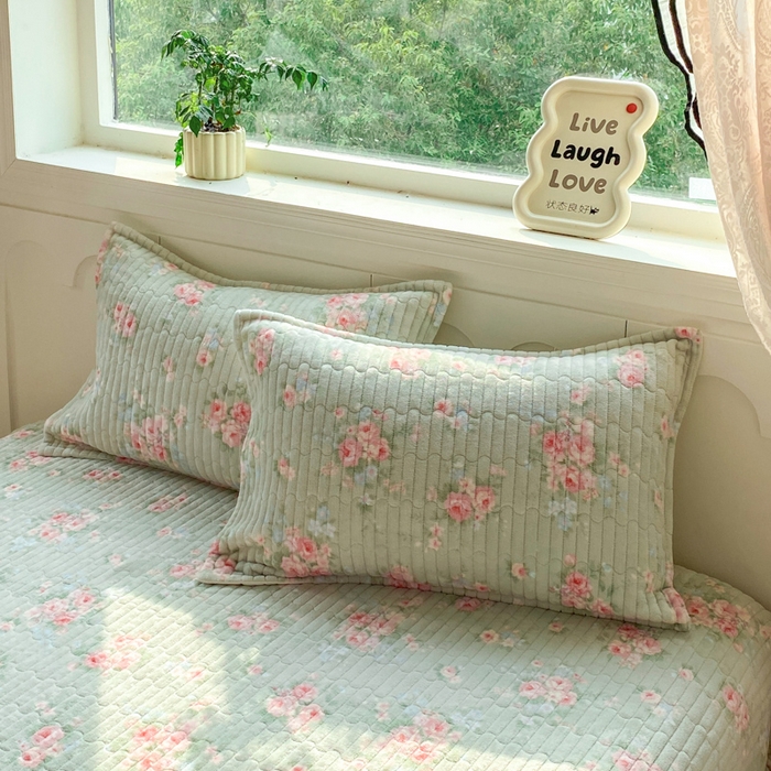 91家纺网 家纺一手货源 找家纺 梦可莱家居 2025秋冬新品豆豆绒床盖大花边四件套 花语玫瑰