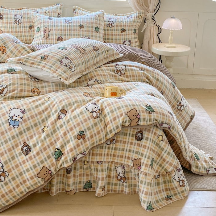 91家纺网 家纺一手货源 找家纺 梦可莱家居 2025秋冬新品豆豆绒床盖大花边四件套 凯蒂猫卡