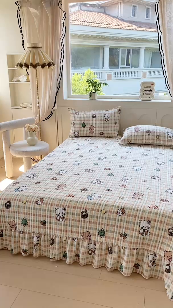 91家纺网 家纺一手货源 找家纺 梦可莱家居 2025秋冬新品豆豆绒床盖大花边四件套 凯蒂猫卡