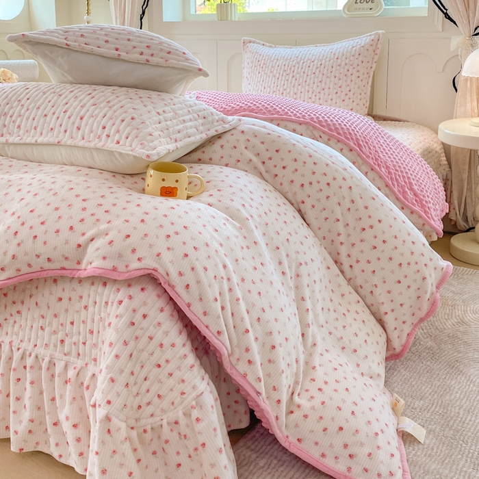 91家纺网 家纺一手货源 找家纺 梦可莱家居 2025秋冬新品豆豆绒床盖大花边四件套 丽莎