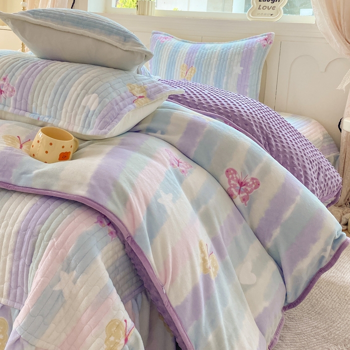 91家纺网 家纺一手货源 找家纺 梦可莱家居 2025秋冬新品豆豆绒床盖大花边四件套 七彩虹