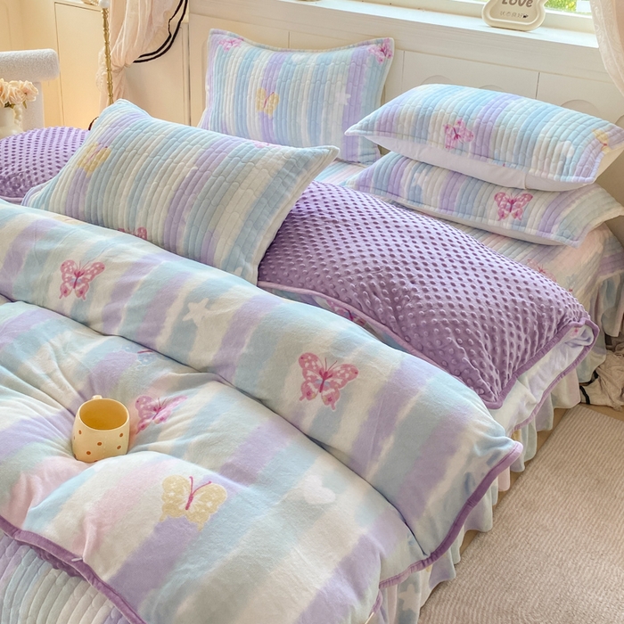 91家纺网 家纺一手货源 找家纺 梦可莱家居 2025秋冬新品豆豆绒床盖大花边四件套 七彩虹