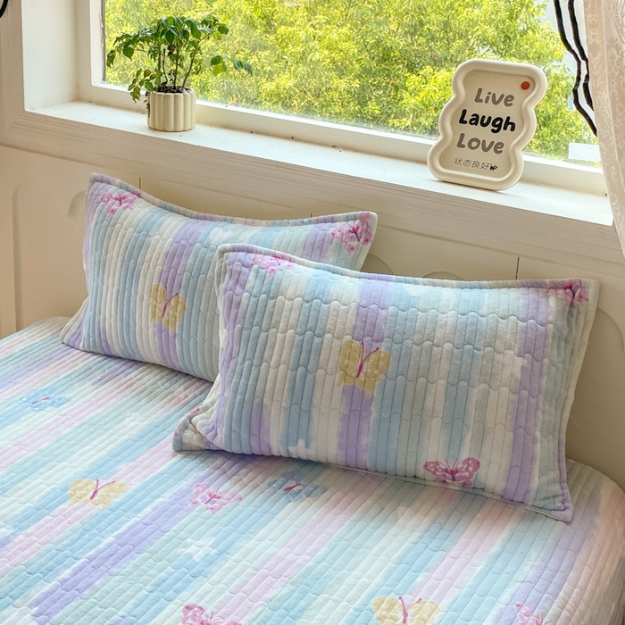 91家纺网 家纺一手货源 找家纺 梦可莱家居 2025秋冬新品豆豆绒床盖大花边四件套 七彩虹