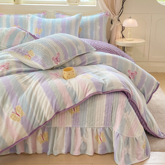 91家纺网 家纺一手货源 找家纺 梦可莱家居 2025秋冬新品豆豆绒床盖大花边四件套 七彩虹