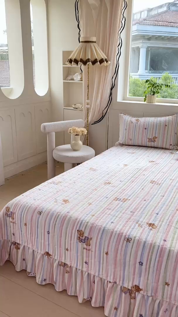 91家纺网 家纺一手货源 找家纺 梦可莱家居 2025秋冬新品豆豆绒床盖大花边四件套 香香狗