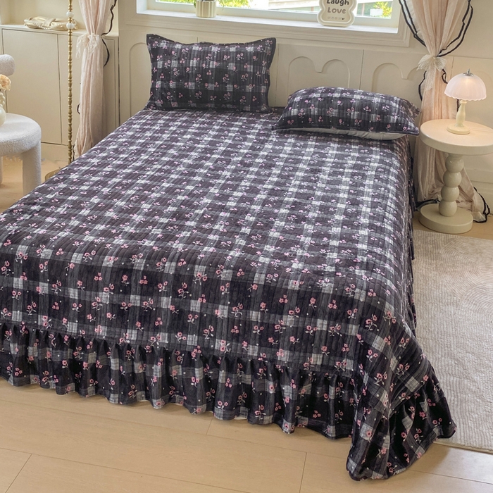 91家纺网 家纺一手货源 找家纺 梦可莱家居 2025秋冬新品豆豆绒床盖大花边四件套 欣悦