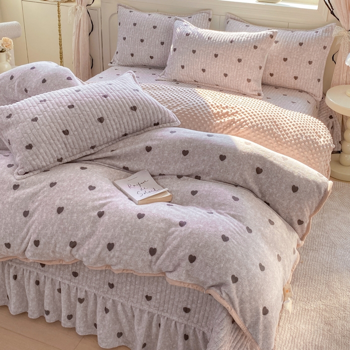 91家纺网 家纺一手货源 找家纺 梦可莱家居 2025秋冬新品豆豆绒床盖大花边四件套 叶麦心