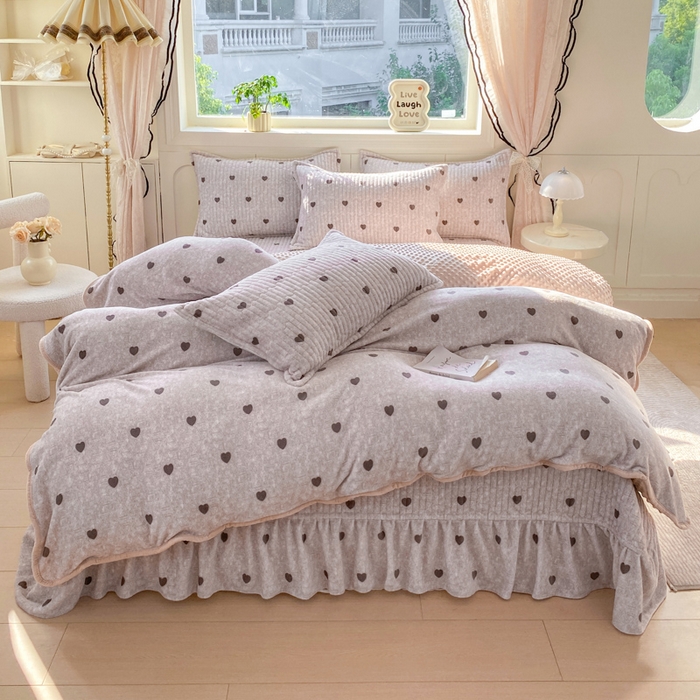 91家纺网 家纺一手货源 找家纺 梦可莱家居 2025秋冬新品豆豆绒床盖大花边四件套 叶麦心