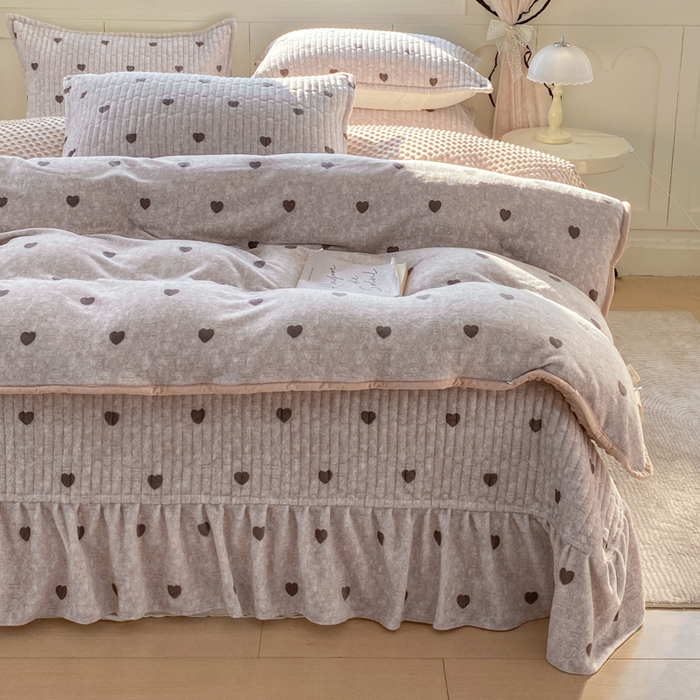 91家纺网 家纺一手货源 找家纺 梦可莱家居 2025秋冬新品豆豆绒床盖大花边四件套 叶麦心