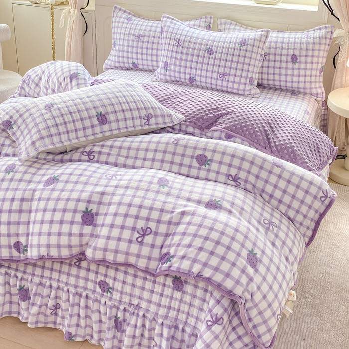 91家纺网 家纺一手货源 找家纺 梦可莱家居 2025秋冬新品豆豆绒床盖大花边四件套 紫草莓