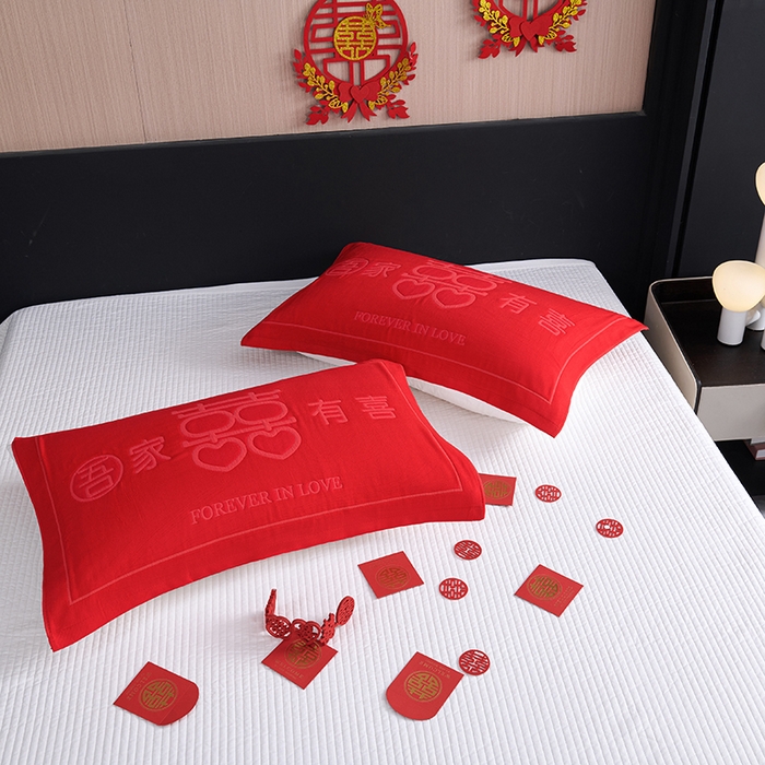 91家纺网 家纺一手货源 找家纺 （总）棠薇家纺 2025新款全棉大红婚庆枕巾红色结婚全棉纱布枕巾盖巾垫巾