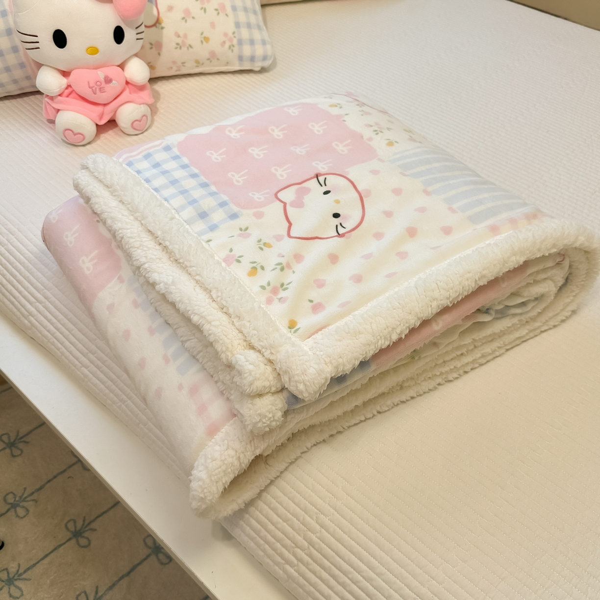 91家纺网 家纺一手货源 找家纺 盼季家纺 2025新款日韩奶油风羊羔绒+牛奶绒可爱卡通毛毯沙发毯盖毯