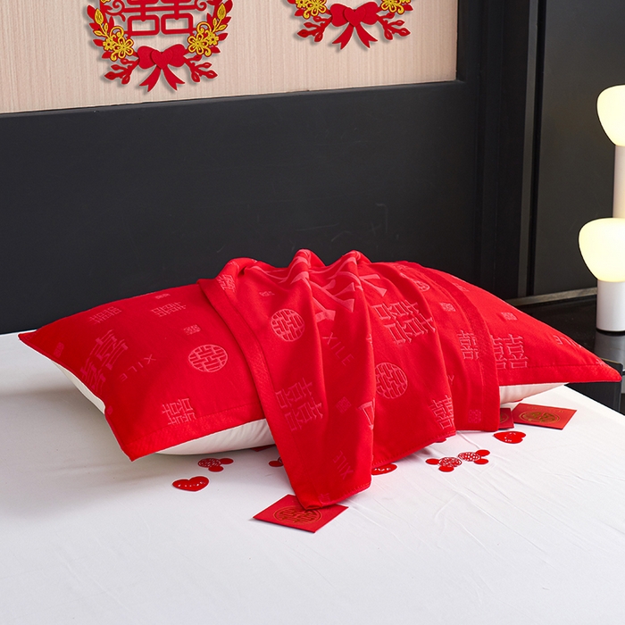 91家纺网 家纺一手货源 找家纺 棠薇家纺 2025新款全棉大红婚庆枕巾红色结婚全棉纱布枕巾盖巾垫巾 喜结连理