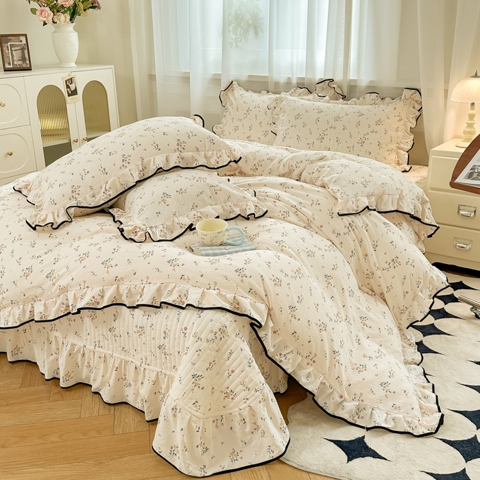 91家纺网 家纺一手货源 找家纺 （总）梦可莱家居 2025秋冬新款法式小黑边木棉云感皱皱纱四件套床盖款