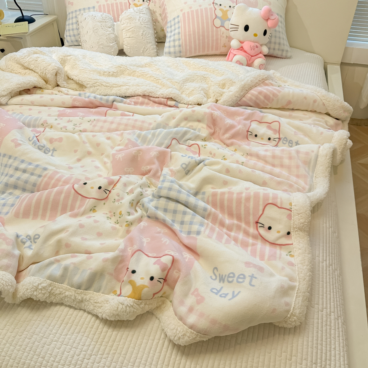 91家纺网 家纺一手货源 找家纺 盼季家纺 2025新款日韩奶油风羊羔绒+牛奶绒可爱卡通毛毯沙发毯盖毯 羊羔绒毛毯-少女心KK瞄