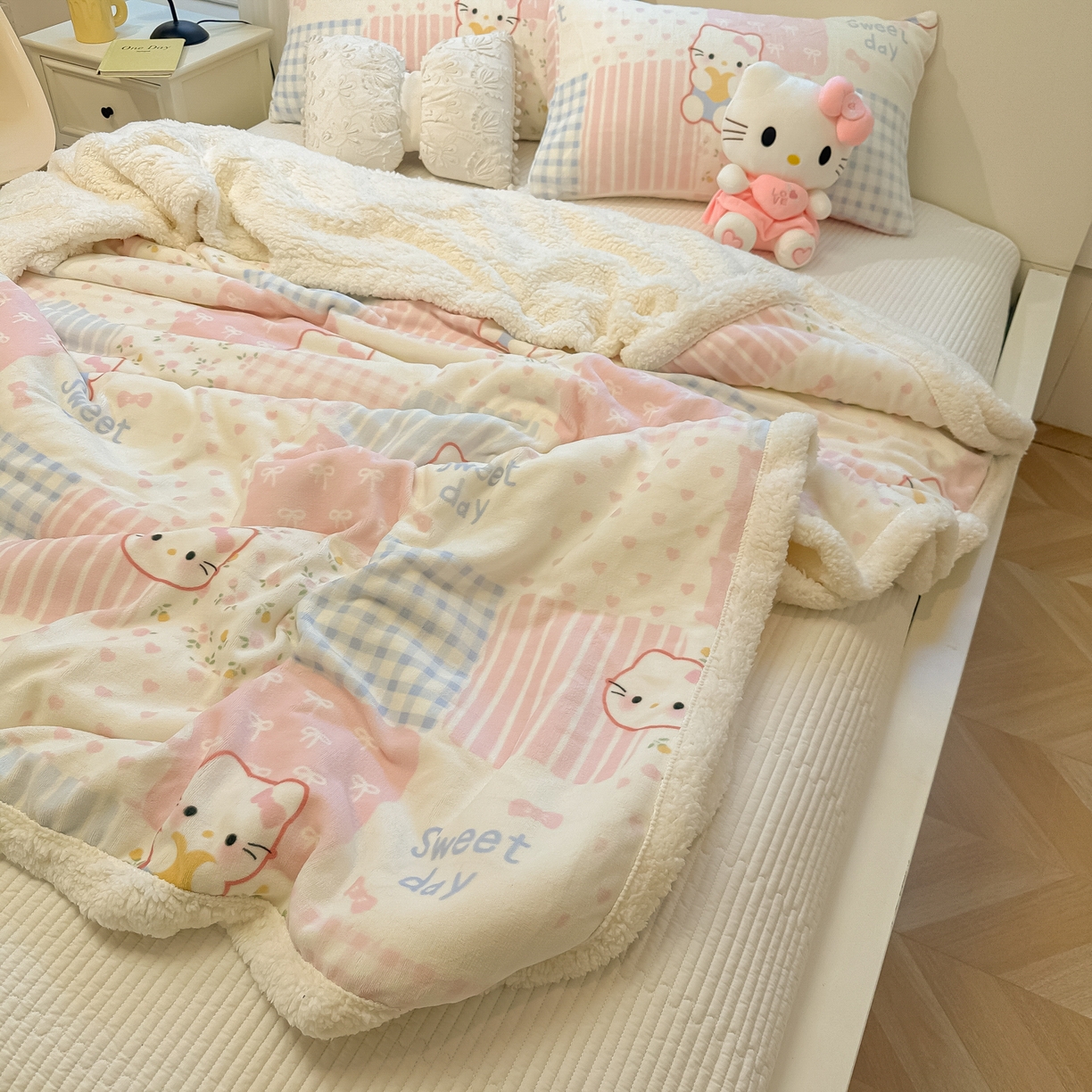 91家纺网 家纺一手货源 找家纺 盼季家纺 2025新款日韩奶油风羊羔绒+牛奶绒可爱卡通毛毯沙发毯盖毯 羊羔绒毛毯-少女心KK瞄